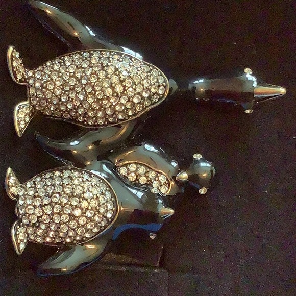 Heidi Daus Just Chillin' trio penguin's pin - Picture 4 of 7